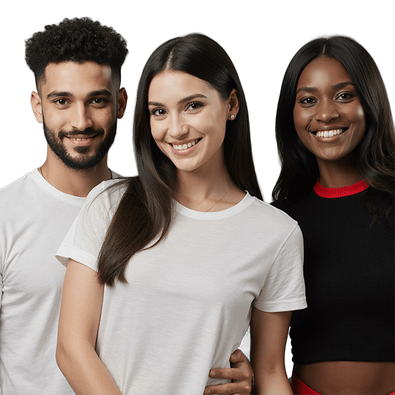 Três pessoas sorrindo
